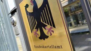 Kartellamt bestätigt "Raketen- und Federeffekt" bei Benzinpreisen