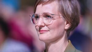 Grünen-Chefin geht auf Distanz zur Linken Grünen-Chefin geht auf Distanz zur Linken