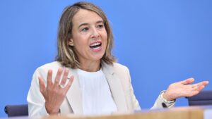 Malmendier kritisiert fehlenden Dienstleistungsfokus bei Zoll-Deal Malmendier kritisiert fehlenden Dienstleistungsfokus bei Zoll-Deal