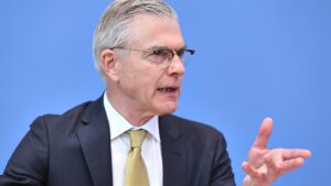 Wirtschaftsweiser fürchtet deutlichen Anstieg der Sozialbeiträge Wirtschaftsweiser fürchtet deutlichen Anstieg der Sozialbeiträge