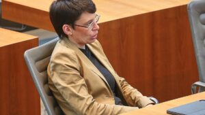 NRW-Familienministerin warnt vor Queer-Feindlichkeit