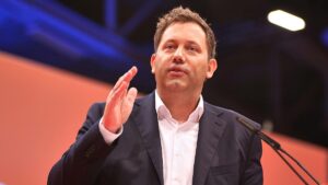 Klingbeil zu Trumps Zolldrohung: "Wir werden nicht alles mitmachen" Klingbeil zu Trumps Zolldrohung: "Wir werden nicht alles mitmachen"