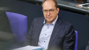 Dobrindt wirft Berlin mangelnde Prüfung bei Einbürgerungen vor Dobrindt wirft Berlin mangelnde Prüfung bei Einbürgerungen vor