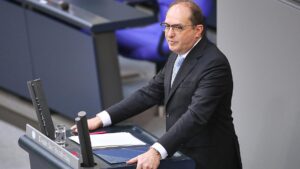 Dobrindt verspricht Ausbau der Cyberabwehr Dobrindt verspricht Ausbau der Cyberabwehr