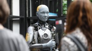 DRK-Präsidentin: Roboter können keine Pflege-Fachkräfte ersetzen