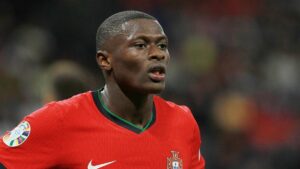 PSG gewinnt Uefa-Supercup im Elfmeterschießen gegen Tottenham PSG gewinnt Uefa-Supercup im Elfmeterschießen gegen Tottenham