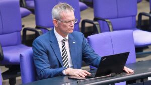 CDU-Politiker streiten über höhere Reichensteuer CDU-Politiker streiten über höhere Reichensteuer