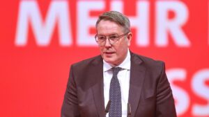 Ministerpräsident Schweitzer hält die SPD für zu langweilig Ministerpräsident Schweitzer hält die SPD für zu langweilig