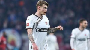 1. Bundesliga: Zwei späte Tore sichern St. Pauli Punkt gegen BVB 1. Bundesliga: Zwei späte Tore sichern St. Pauli Punkt gegen BVB