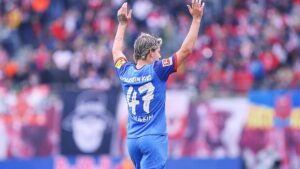 DFB-Pokal: Augsburg und Kiel lösen Pflichtaufgaben DFB-Pokal: Augsburg und Kiel lösen Pflichtaufgaben