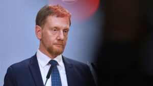 Kretschmer will Lohnfortzahlung bei Krankheit einschränken Kretschmer will Lohnfortzahlung bei Krankheit einschränken