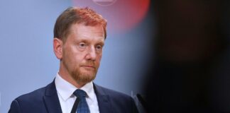 Kretschmer will Lohnfortzahlung bei Krankheit einschränken
