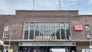 Bahnstrecke nach Brandanschlag bei Düsseldorf wieder befahrbar Bahnstrecke nach Brandanschlag bei Düsseldorf wieder befahrbar