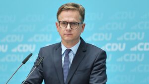 Linnemann sieht Schröder als Vorbild für Arbeitsmarktreform