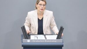 Bundesjustizministerin kritisiert Umgang mit Brosius-Gersdorf Bundesjustizministerin kritisiert Umgang mit Brosius-Gersdorf