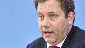 Klingbeil kritisiert Union für Steuerstreit Klingbeil kritisiert Union für Steuerstreit