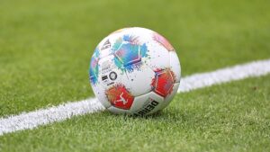DFB-Pokal: Cottbus schlägt Hannover nach Elfmeter-Fehlschuss DFB-Pokal: Cottbus schlägt Hannover nach Elfmeter-Fehlschuss