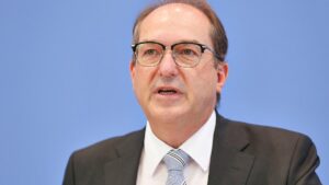 Dobrindt will Selbstbestimmungsrecht vor Missbrauch schützen Dobrindt will Selbstbestimmungsrecht vor Missbrauch schützen