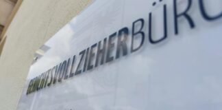 Gerichtsvollzieher in Berlin werden mit Schutzwesten ausgestattet
