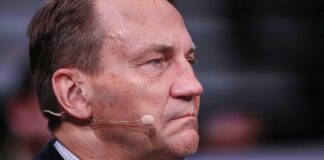 Polens Außenminister wirbt für Flugverbotszone in Ukraine