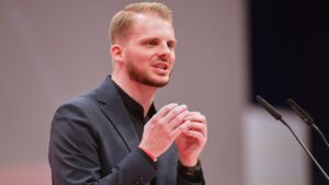 Klüssendorf kontert Grünen-Kritik am Haushalt