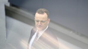Spahn: Atomwaffen in Frankreich und Großbritannien mitfinanzieren Spahn: Atomwaffen in Frankreich und Großbritannien mitfinanzieren