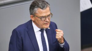 Kiesewetter drängt auf deutlich mehr Ukraine-Militärhilfe