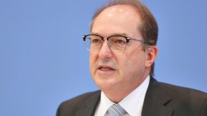 Innenminister ehrt Bundespolizisten für Rettungsaktion in Kabul Innenminister ehrt Bundespolizisten für Rettungsaktion in Kabul