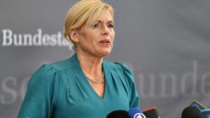 Klöckner hält schärfere Regeln im Bundestag für dringend notwendig