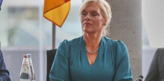 Bischof Bätzing rügt Klöckner wegen fehlender Regenbogenflagge