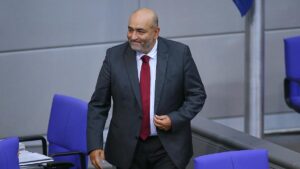 Nouripour wehrt sich gegen Söders Vorwurf der Autofeindlichkeit