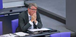 Kulturstaatsminister will Förderung bei Antisemitismus entziehen