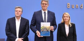 Al-Wazir gibt Bund Schuld für Probleme bei Deutscher Bahn