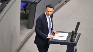 Junge Gruppe fühlt sich durch Merz in Rentenkritik bestärkt Junge Gruppe fühlt sich durch Merz in Rentenkritik bestärkt