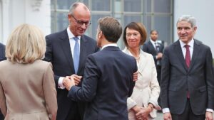 Merz stimmt Deutsche auf schwere Umbruchszeit ein