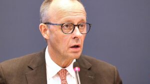 Linken-Chefin: Kanzler und Minister sollten Gehaltserhöhung spenden