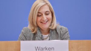 Warken spart im Gesundheitswesen zwei Milliarden Euro ein Warken spart im Gesundheitswesen zwei Milliarden Euro ein