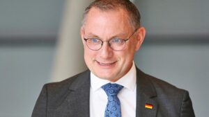 Chrupalla wirft Merz in "Stadtbild"-Debatte Doppelmoral vor Chrupalla wirft Merz in "Stadtbild"-Debatte Doppelmoral vor