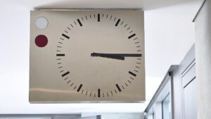 Uhren auf Normalzeit umgestellt Uhren auf Normalzeit umgestellt