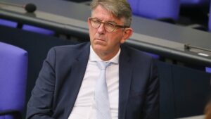 Staatsminister Weimer unter Druck – Schützenhilfe von Nouripour Staatsminister Weimer unter Druck – Schützenhilfe von Nouripour