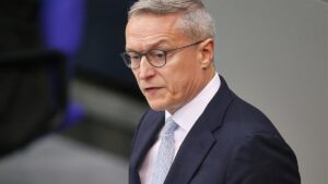 Wildberger nennt Zeitplan für elektronische Fahrzeugzulassung Wildberger nennt Zeitplan für elektronische Fahrzeugzulassung