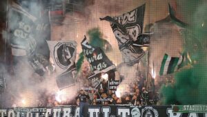 Fußball-Gewalt geht zurück – Pyrotechnik-Missbrauch steigt stark Fußball-Gewalt geht zurück – Pyrotechnik-Missbrauch steigt stark