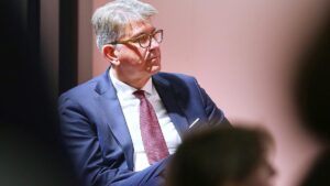 Weimer treibt Plattform-Abgabe voran – Eckpunktepapier geplant Weimer treibt Plattform-Abgabe voran – Eckpunktepapier geplant