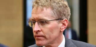 Größere Kabinettsumbildung in Schleswig-Holstein