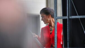 Wagenknecht schreibt wegen Neuauszählung Brandbrief an Klöckner Wagenknecht schreibt wegen Neuauszählung Brandbrief an Klöckner