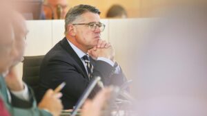 Rhein hält Minderheitsregierungen in Zukunft für realistisch Rhein hält Minderheitsregierungen in Zukunft für realistisch