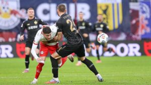 1. Bundesliga: Leipzig gewinnt Spitzenduell gegen Stuttgart 1. Bundesliga: Leipzig gewinnt Spitzenduell gegen Stuttgart