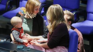 Klöckner richtet Anlaufstelle für "Mandat und Baby" ein