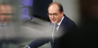 Dobrindt macht Abschiebungen von Syrern von Integration abhängig