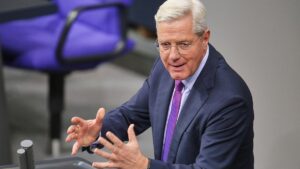 Röttgen: Europa muss Ukraine ohne US-Unterstützung helfen